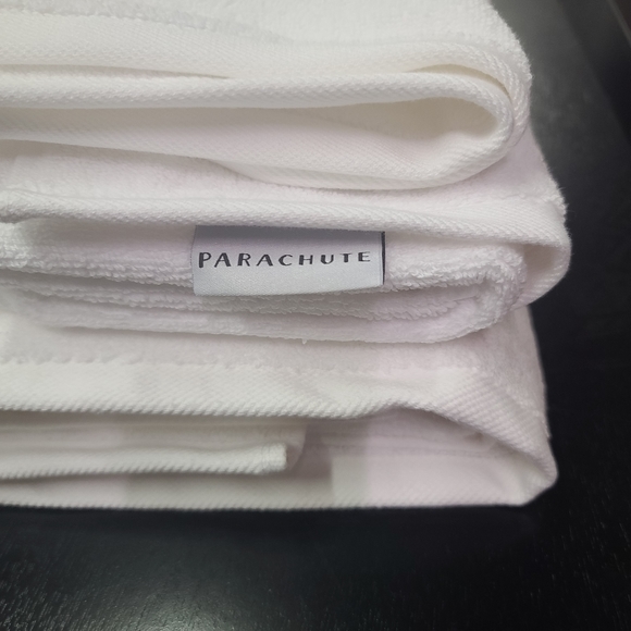 Parachute Classic Towel set - Picture 2 of 3